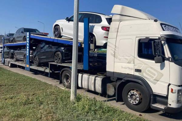 На юге России задержаны автовозы с автомобилями, ехавшие из Грузии в Беларусь На юге России задержаны автовозы с автомобилями, ехавшие из Грузии в Беларусь