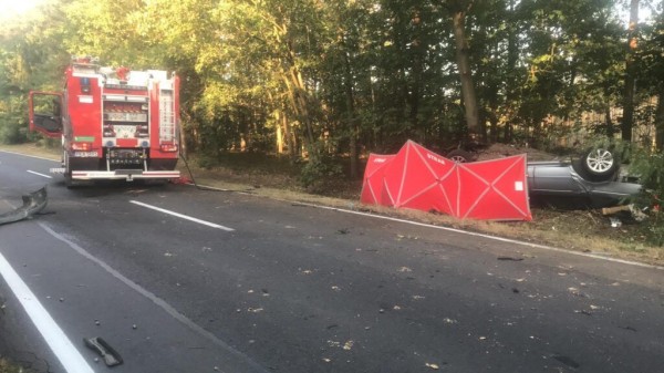 Белорус на BMW влетел в дерево и погиб в Польше Белорус на BMW влетел в дерево и погиб в Польше