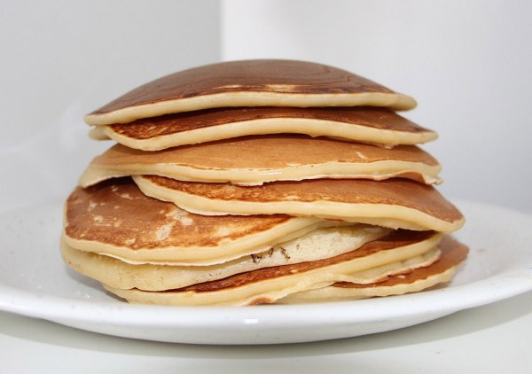 Женщина насмерть подавилась на конкурсе по поеданию блинов