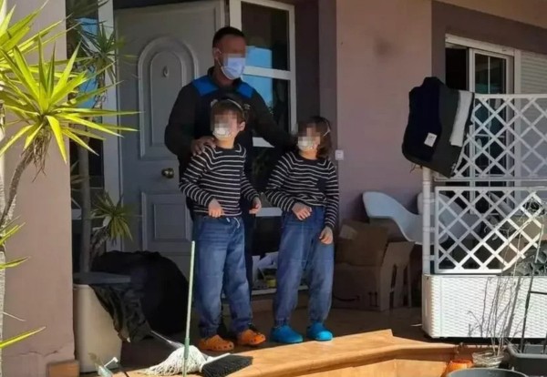 Эта семья четыре года жила взаперти, боясь заразиться ковидом Эта семья четыре года жила взаперти, боясь заразиться ковидом